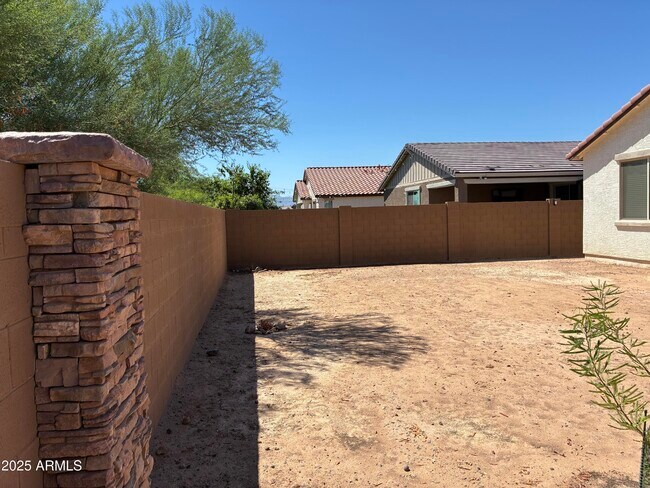 Building Photo - 813 S 107th Dr