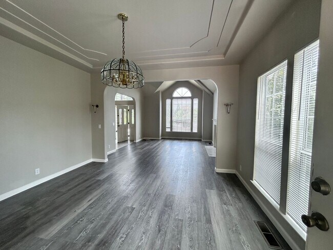 Building Photo - 5 Bedroom Home with a POOL in Folsom