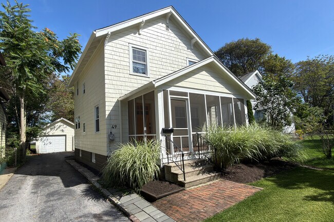 Building Photo - 49 Park Dr