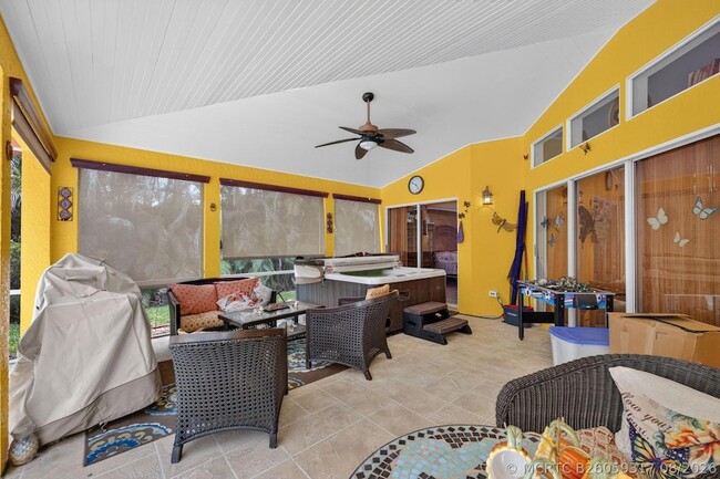 Building Photo - 3077 SE Galt Cir