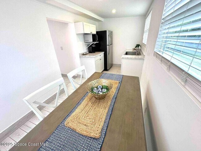 Building Photo - 1533 Richards Dr NE