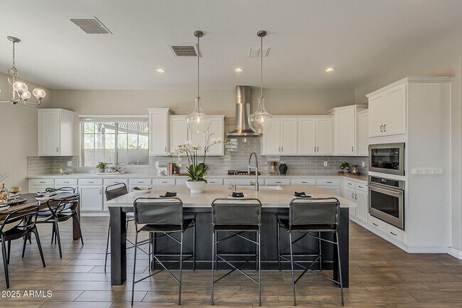 Building Photo - 3310 E Los Gatos Dr