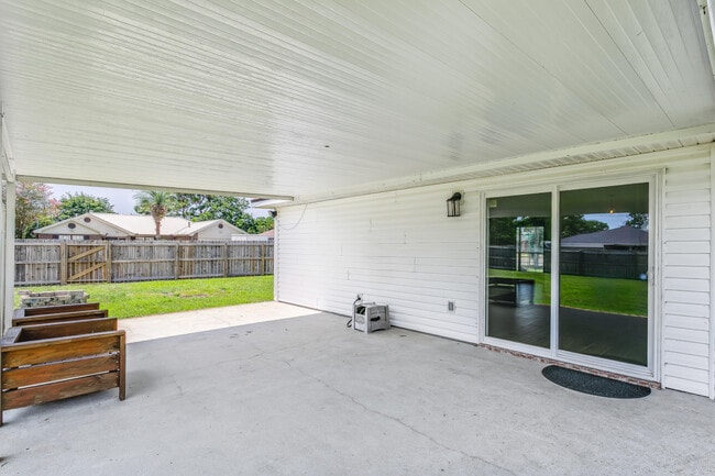 Building Photo - 2208 Seascale Ct