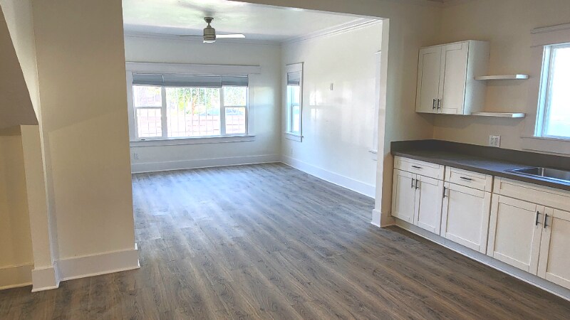 Building Photo - 3536 W 60th St