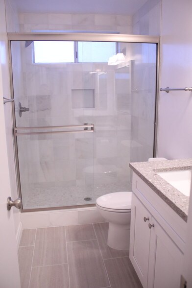 Master Marble Bath - 1737 Glendon Ave