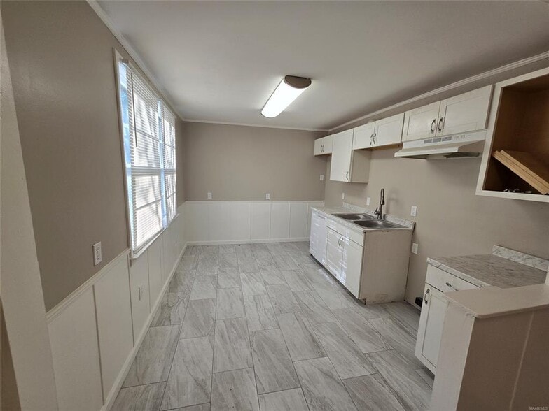 Building Photo - 3540 Farwood Dr