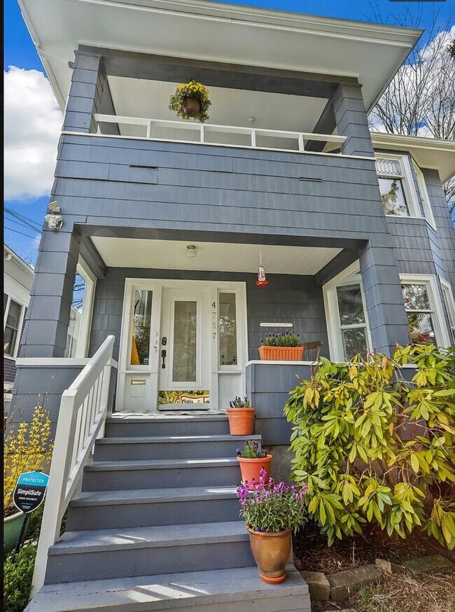 Primary Photo - 4757 Thackeray Pl NE