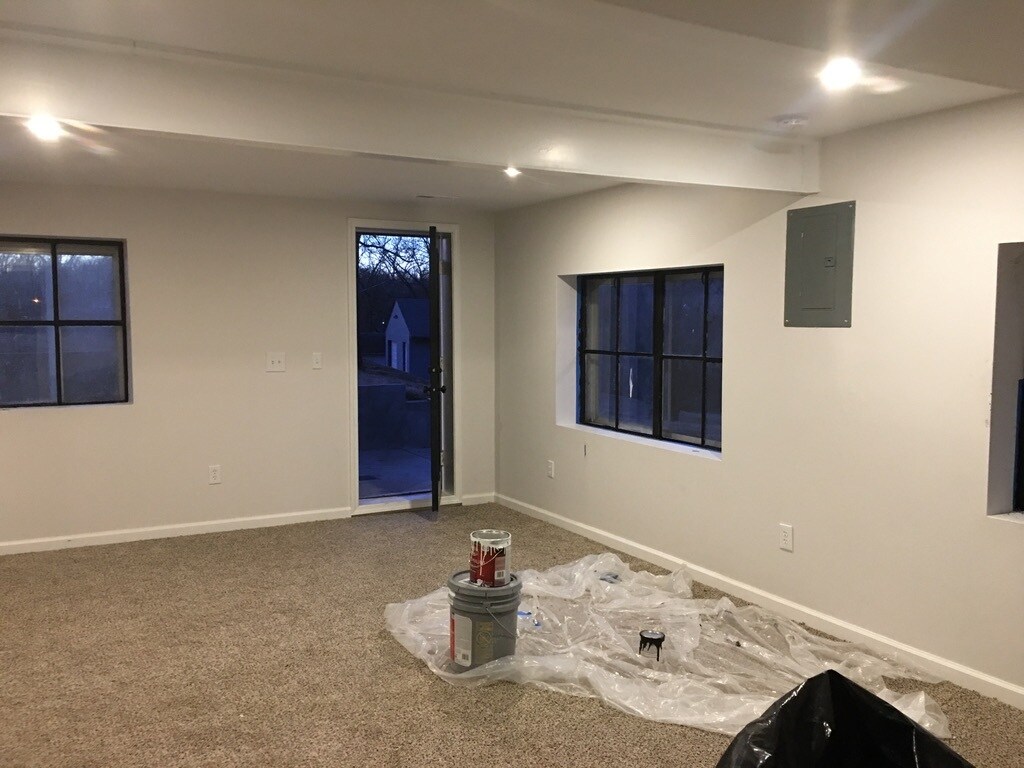 Building Photo - 5525 N Bennington Ave