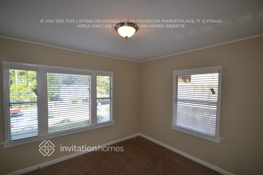 Building Photo - 10018 Silverton Ave