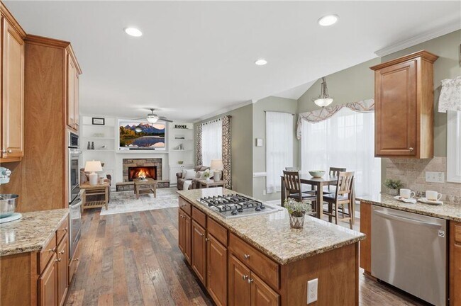 Building Photo - 8205 Applewood Ct