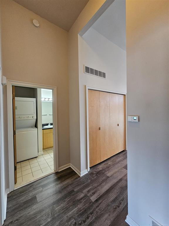 Building Photo - Downtown Mount Clemens Loft 2 Bedroom, 1 Bath Top Floor, Garage. Soaring 20-Foot Ceilings, Dramat...