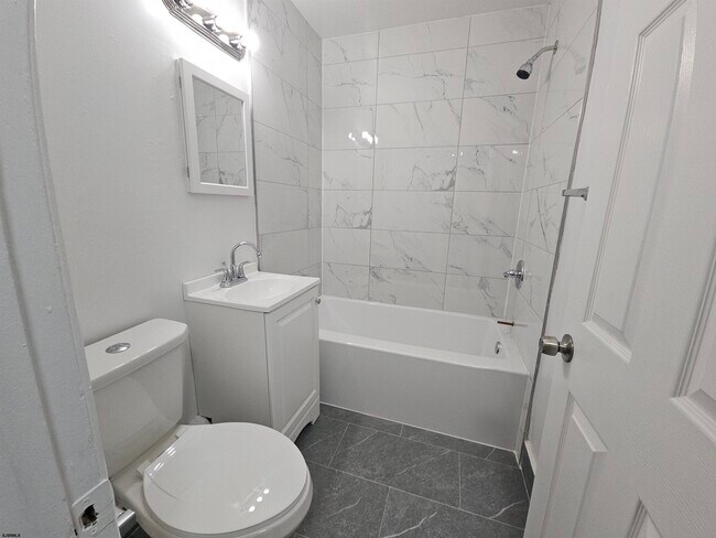 Building Photo - 2201 Murray Ave