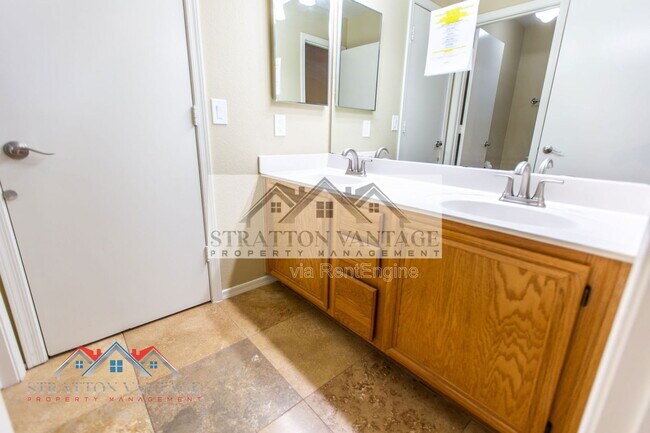 Building Photo - 7420 W Los Gatos Dr