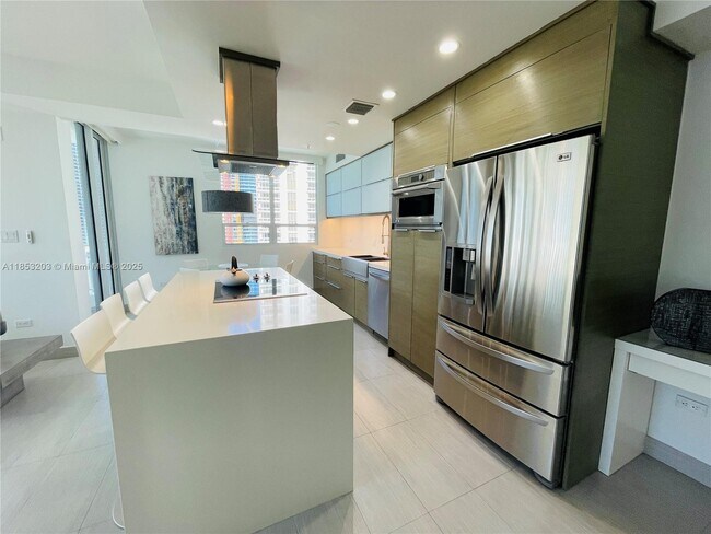 Primary Photo - 801 Brickell Key Blvd
