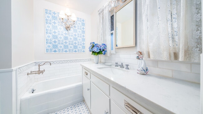 Building Photo - Burbank Wonder Years house