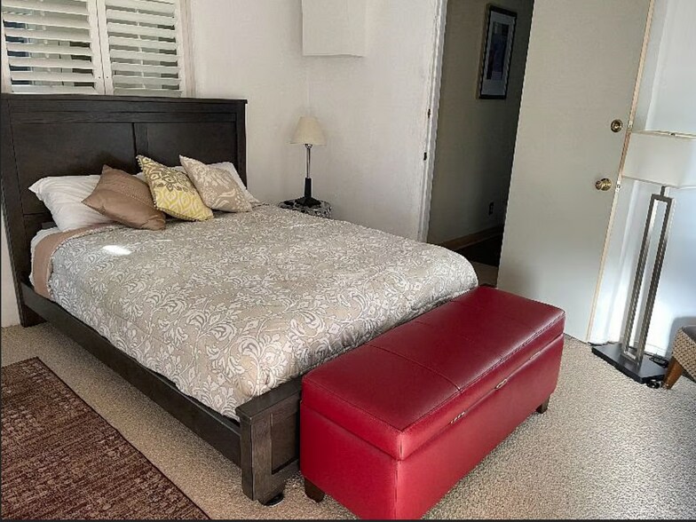 Building Photo - 1220 S Woods Ave