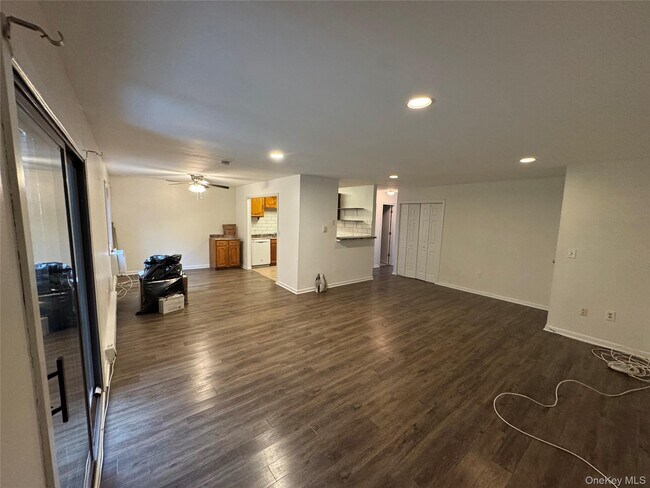 Building Photo - 33 Scarborough Ln