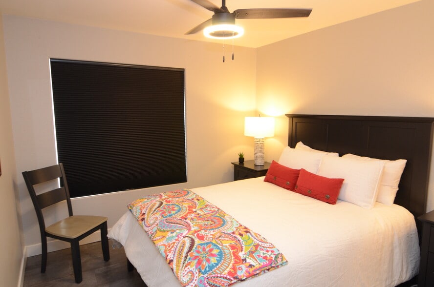 Building Photo - 1671 E Redfield Rd