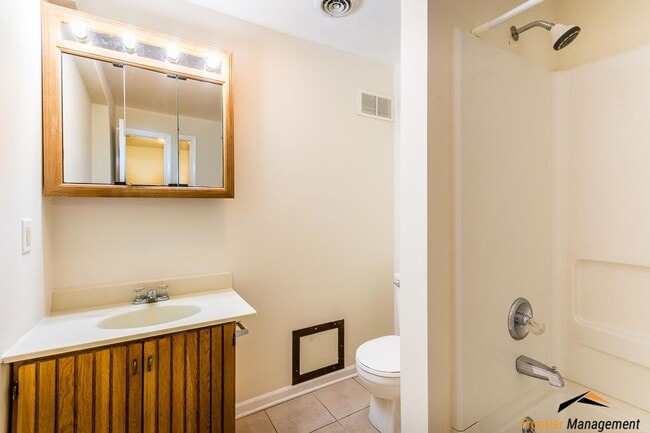 Building Photo - 527 Moro St