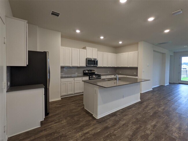 Building Photo - 100 Montauk Loop