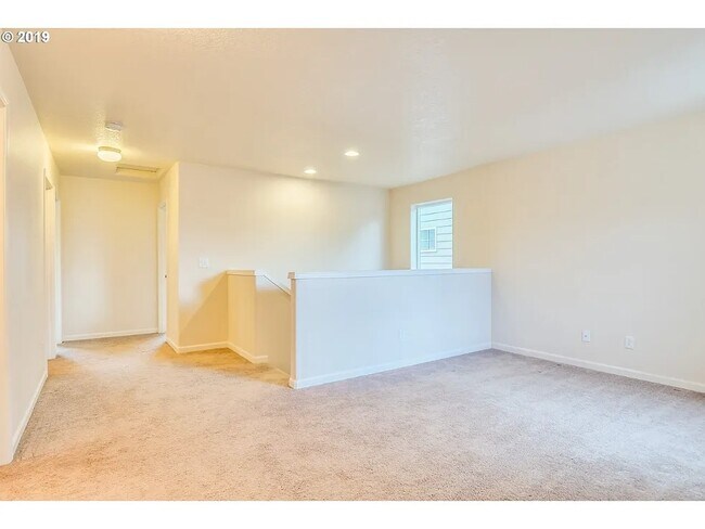 Building Photo - 5113 SE Lone Oak St