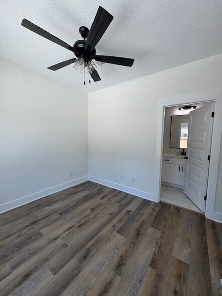 Building Photo - 562 N De Villiers St