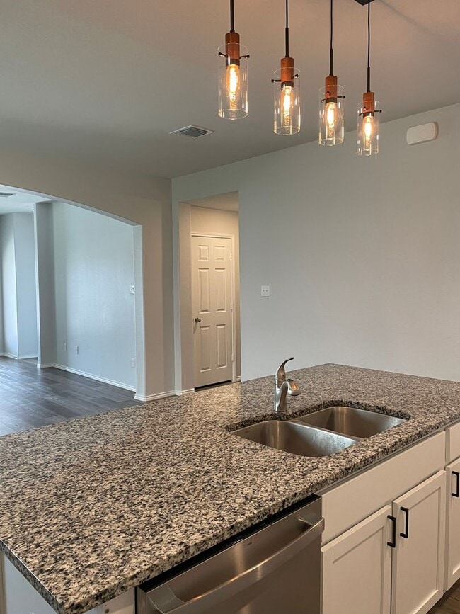 Building Photo - Available Now | Modern Single-Story 3 Bed, 2 Bath | Separate Office/Den | Big Yard | Pet Restrict...