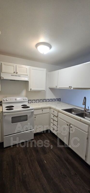 Building Photo - 819 N 70th St