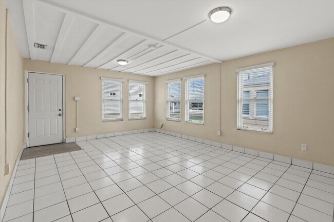 Building Photo - 137 Riberia St
