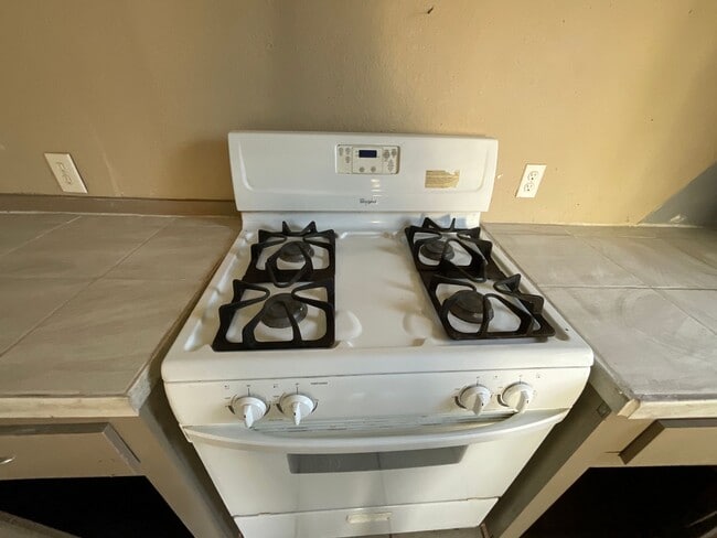 Building Photo - 2305 Doris Ave