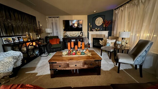 Building Photo - Three Bedroom, 2 Bath Home with New Carpet...