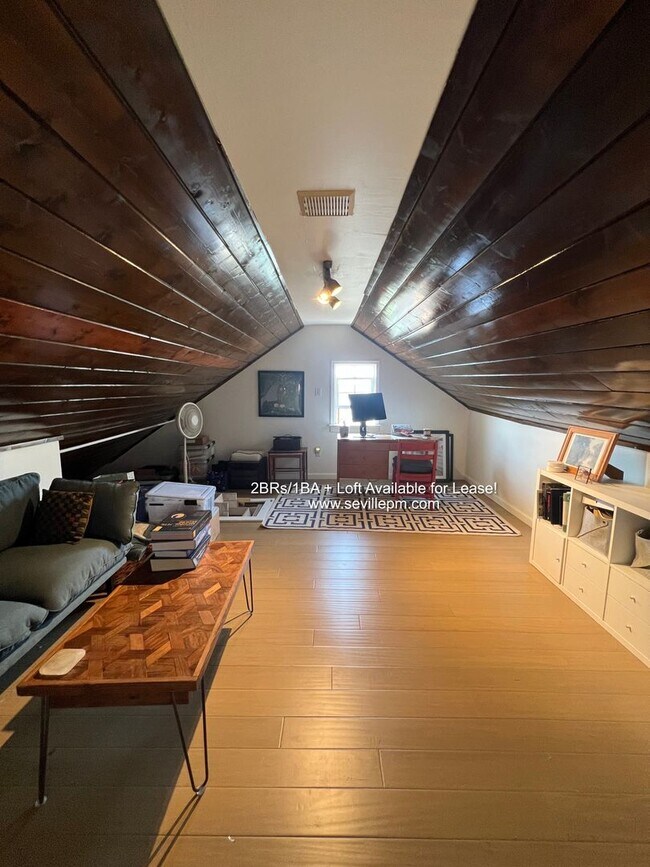 Building Photo - CHARMING 2 BEDROOM /1 BATHROOM HOME W/LOTS...