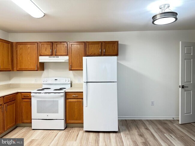 Building Photo - 54 Sequoia Dr