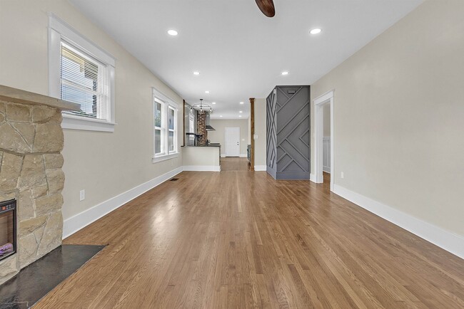 Building Photo - 2245 Monroe Ave