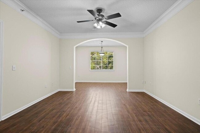 Building Photo - 6203 Myrtlewood Cir W