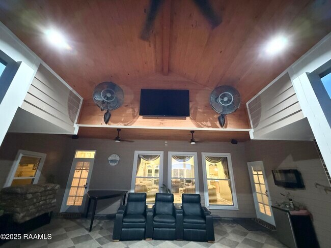 Building Photo - 102 Midland Dr