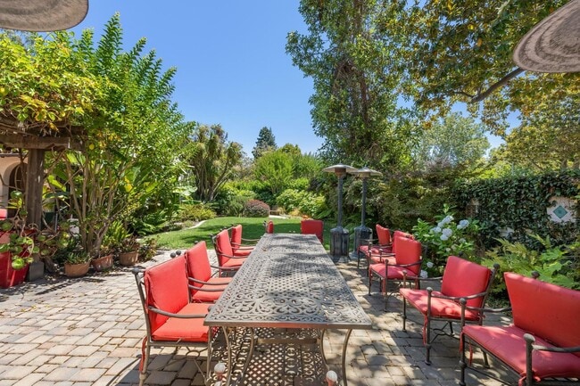 Building Photo - Mediterranean Beauty in Crescent Park – 5B...