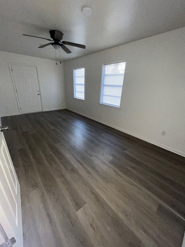 Building Photo - Fully Renovated Home in Midtown – Section 8 Welcome