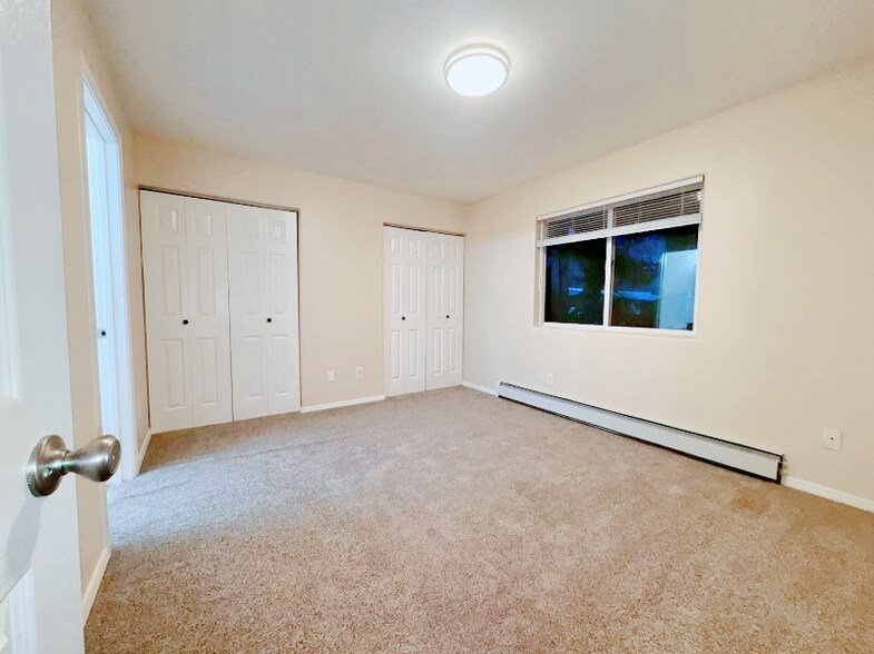 Building Photo - 9033 Dewberry St