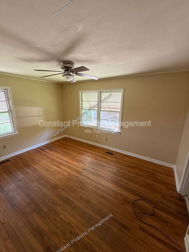 Building Photo - 3069 Somerset Dr