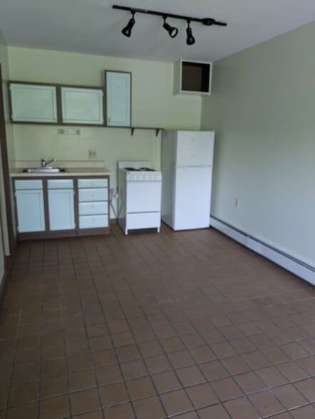 Building Photo - 597 E Enfield Center Rd