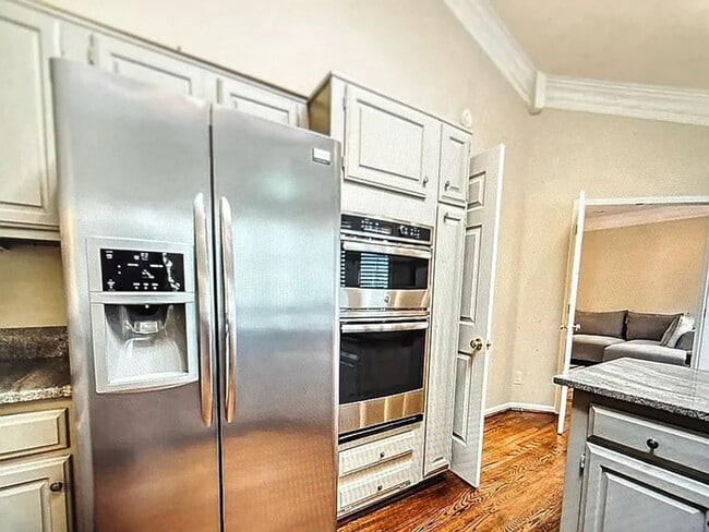 Building Photo - 4 bdrm, 4 bath Townhome in Druid Hills.