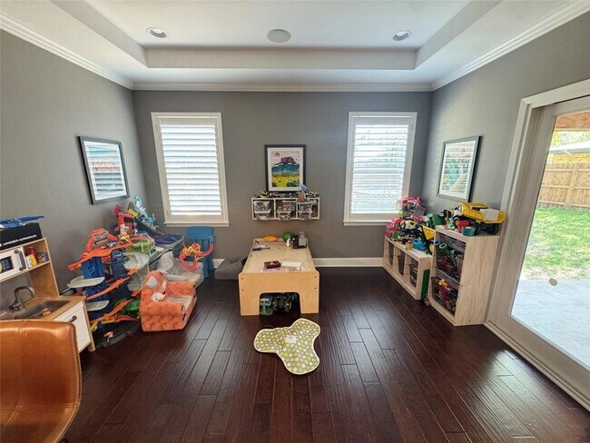 Building Photo - 4803 Woodside Dr