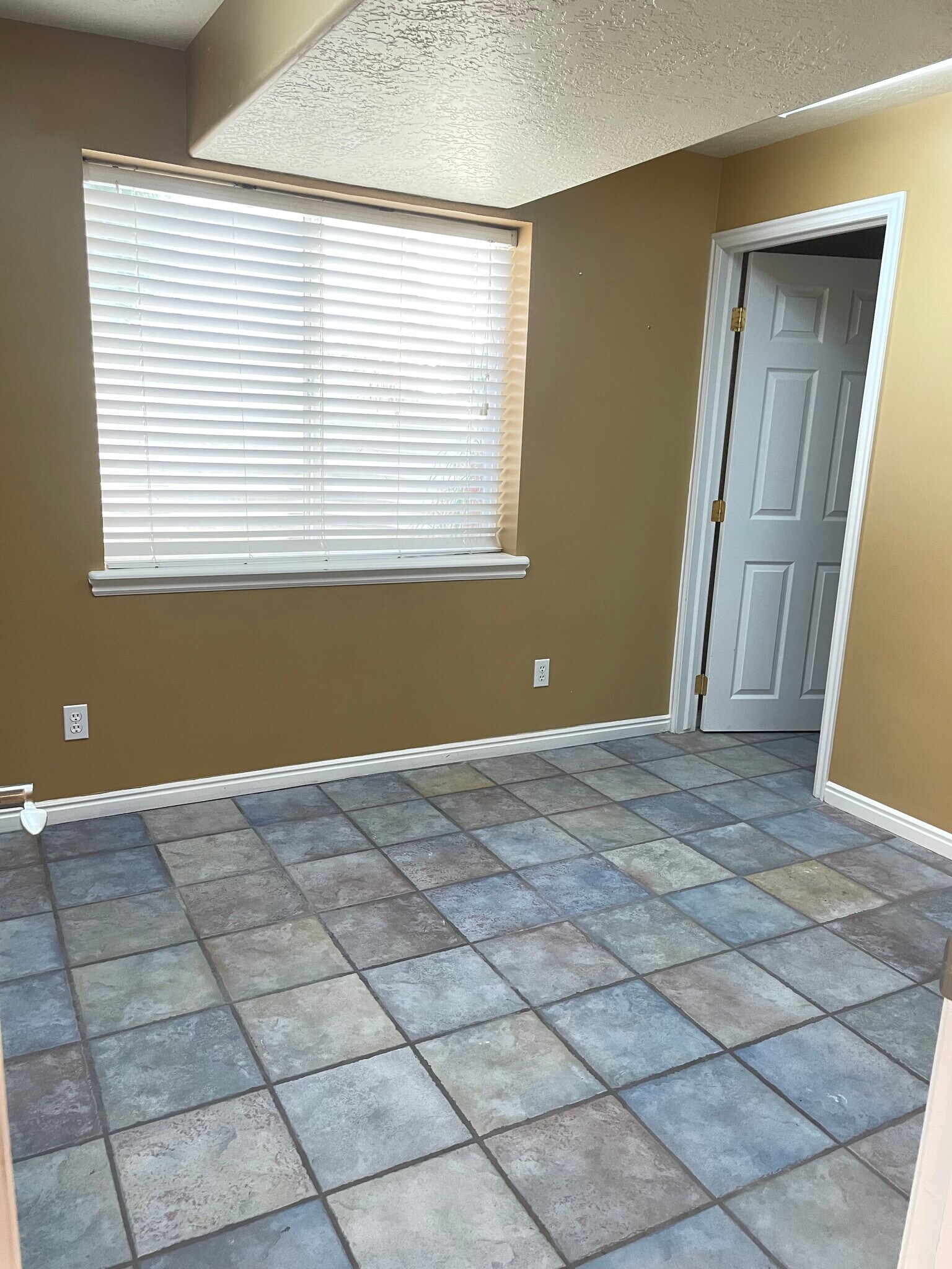 Building Photo - 719 W 2175 N