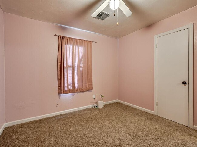 Building Photo - 211 W Dale St