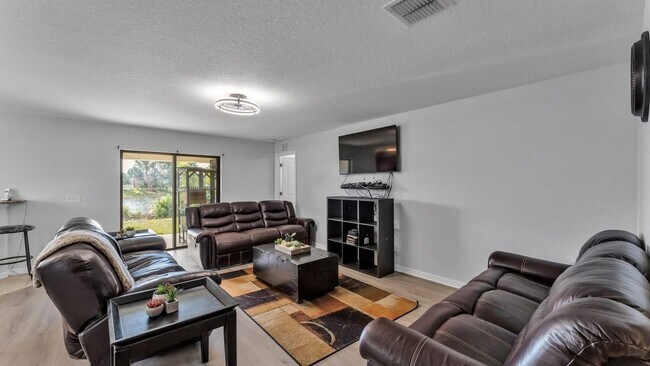 Building Photo - 2447 Torrens Dr