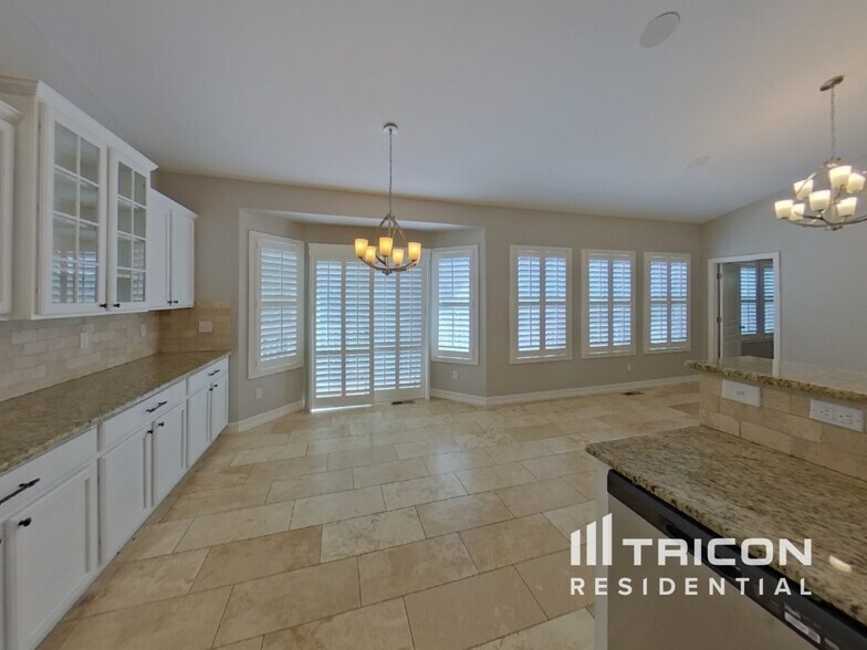Building Photo - 6697 Cottonwood Tree Dr