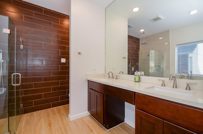 Building Photo - 2339 Bent River Dr