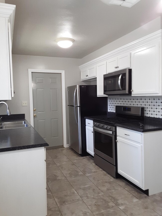 Building Photo - 888 NW 14th St