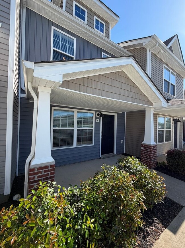 Building Photo - The Stowe Court Pet Friendly Condo for rent!